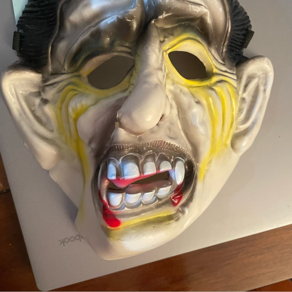 Vintage Dracula Rubber Madk